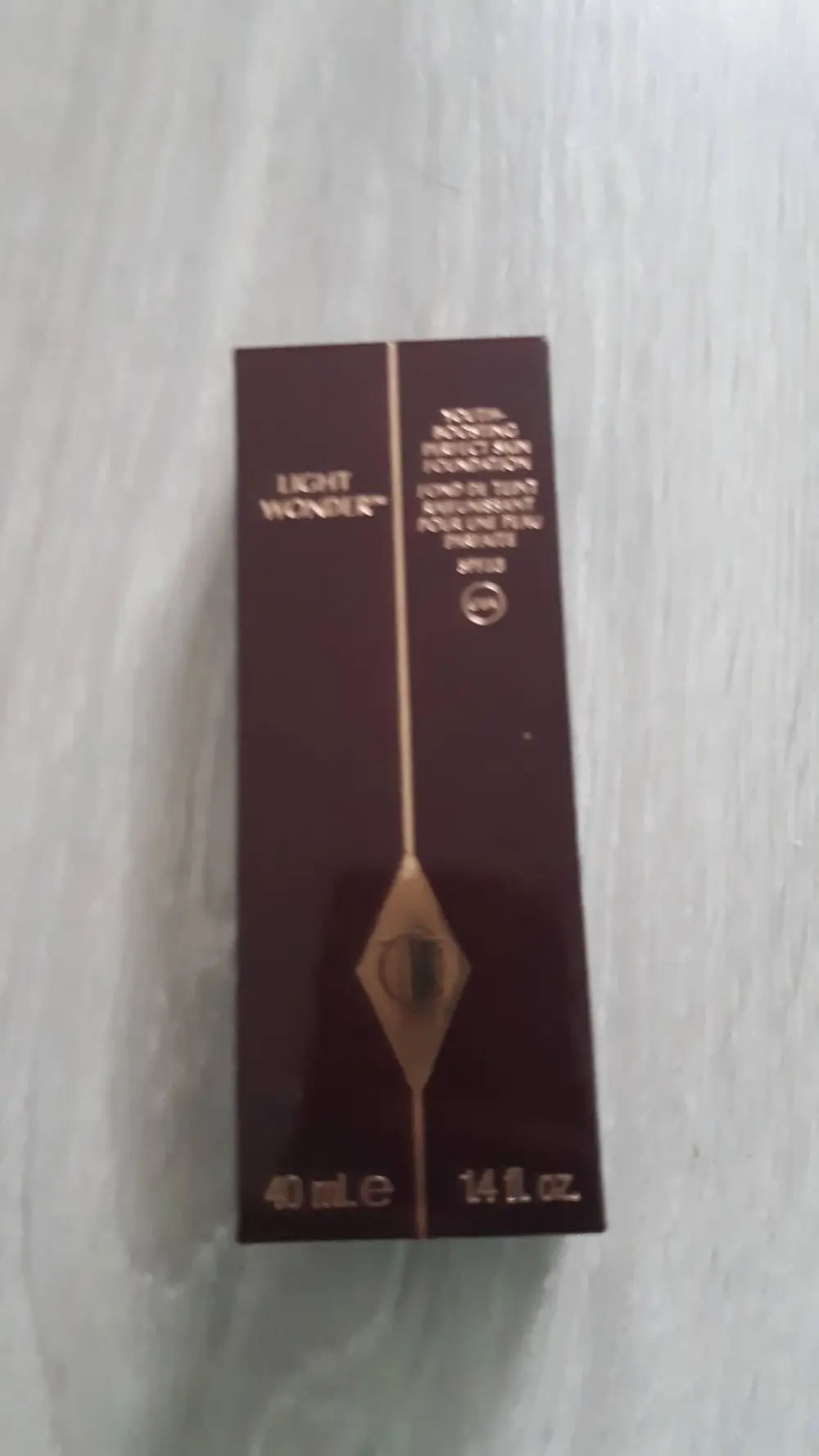 CHARLOTTE TILBURY - Light wonder - Fond de teint