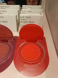 RARE BEAUTY - Soft pinch matte bouncy blush