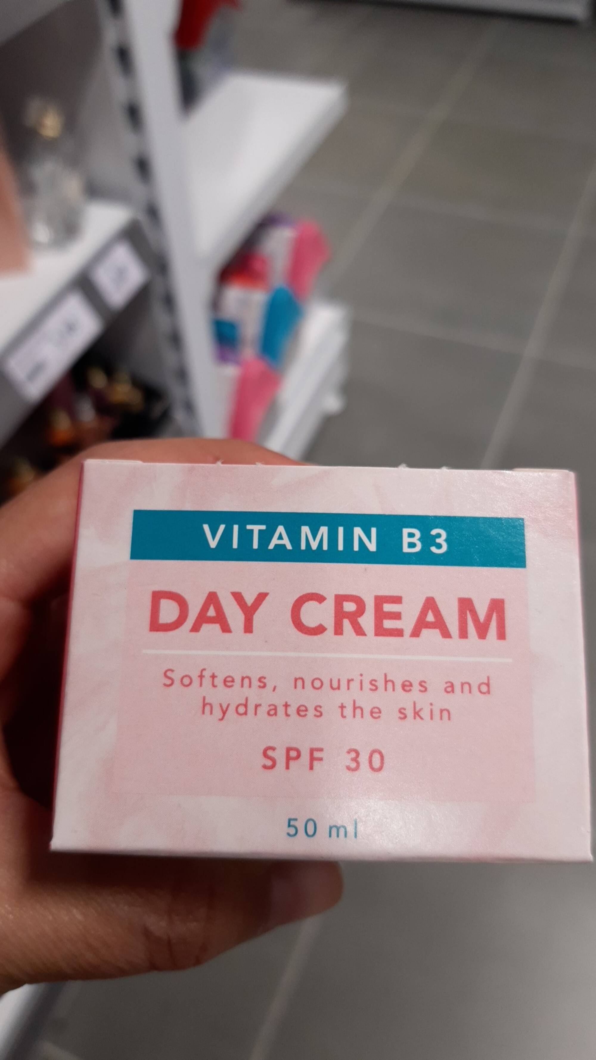DAYES - Vitamin B3 - Day cream SPF 30