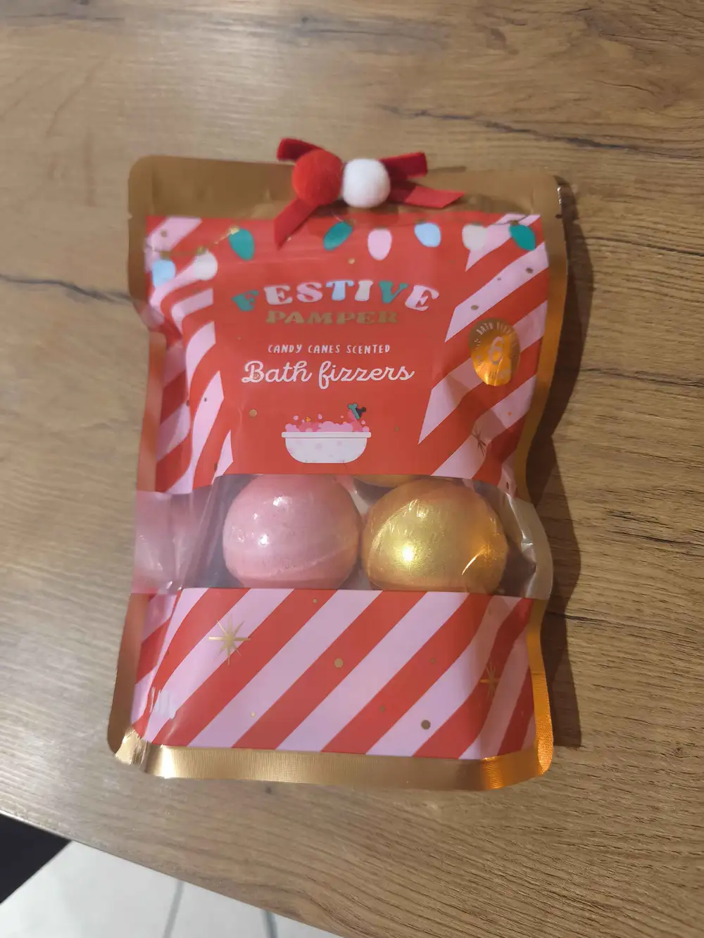 B&M - Festive pamper - Bath fizzers candy canes scented