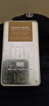 UNE NATURAL BEAUTY - Embelisseur de teint poudre minérale