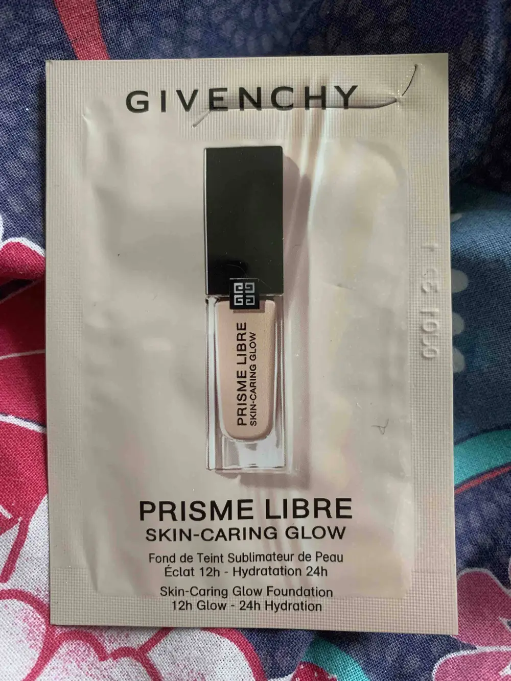 GIVENCHY - Prisme libre - Fond de teint sublimateur de peau